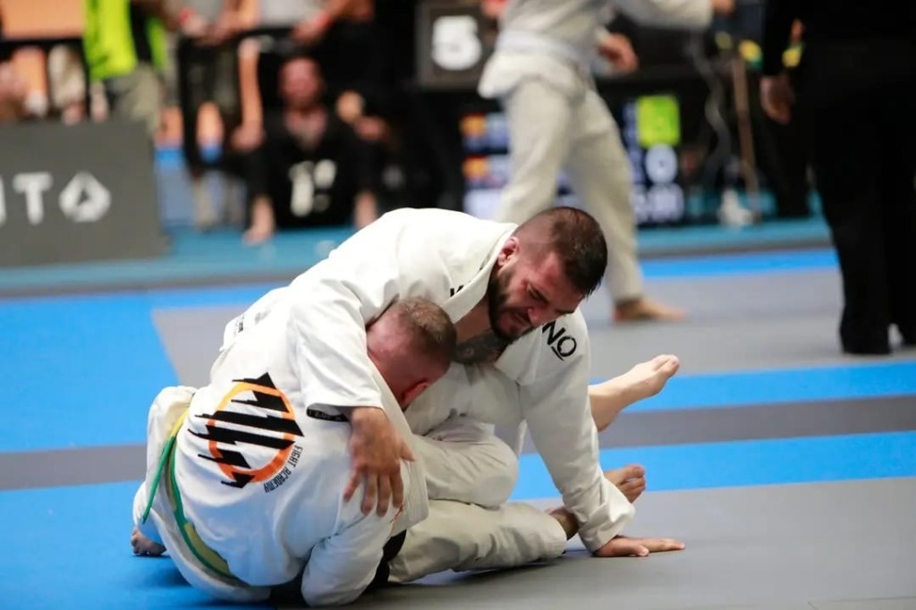 Mirco Biscarini en combate real de Brazilian Jiu-Jitsu y Ne-Waza en tatami